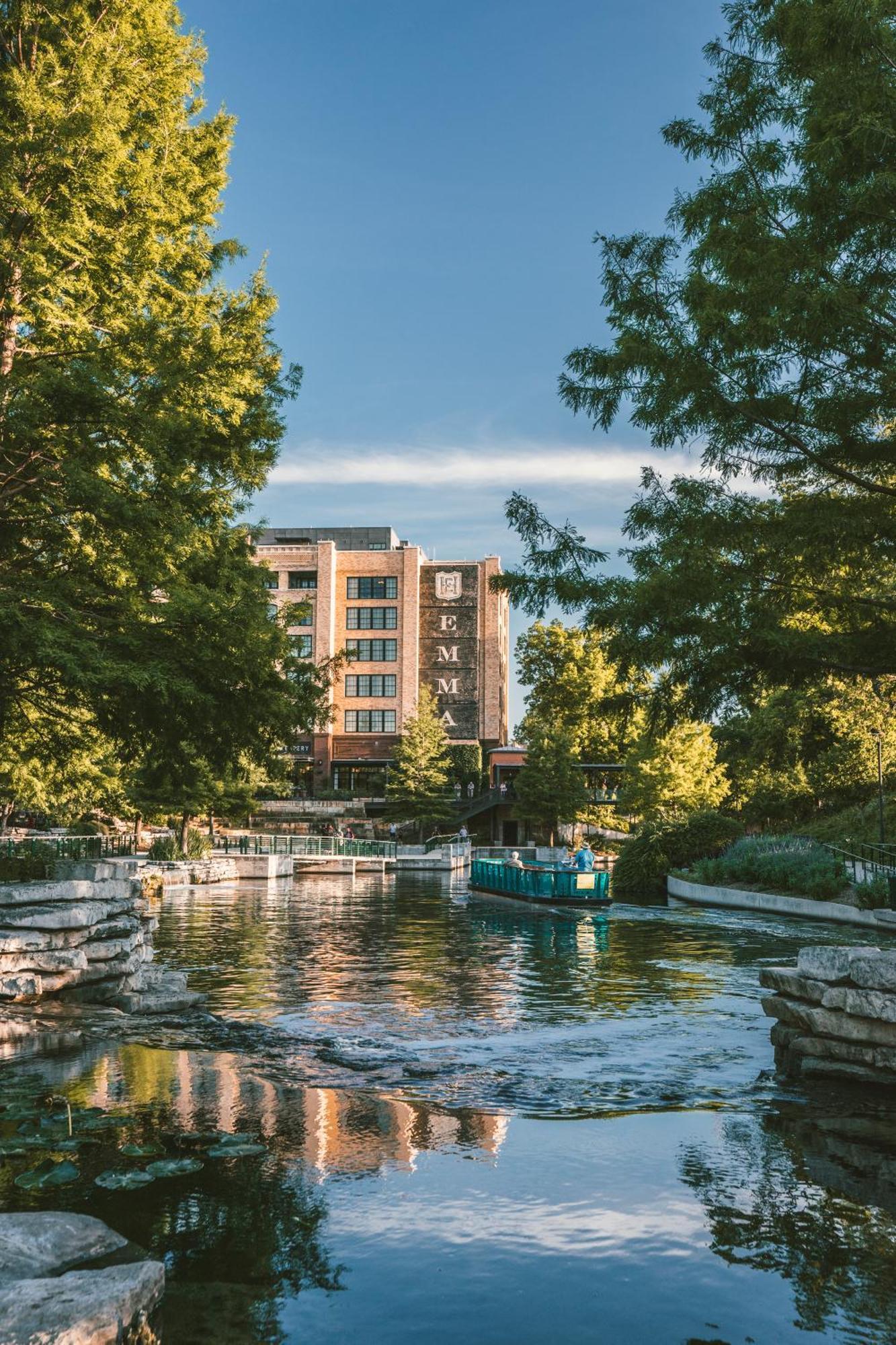 Hotel Emma At Pearl On The Riverwalk Сан Антонио Екстериор снимка